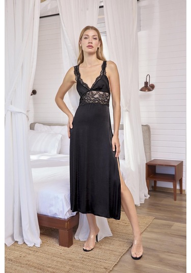 Monamise Kadın Göğüs Ve Sırt Dekolteli Dantelli Ve Yırtmaçlı Gecelik 18610 Siyah