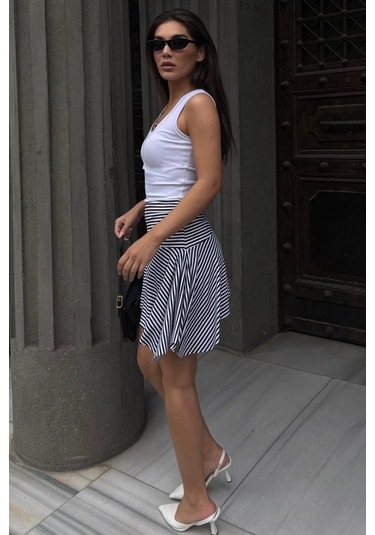 Madmext Siyah Çizgili Asimetrik Çizgili Etek Mg2698