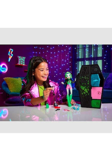 Monster High Neon Frights Bebekler - Ghoulia HNF81
