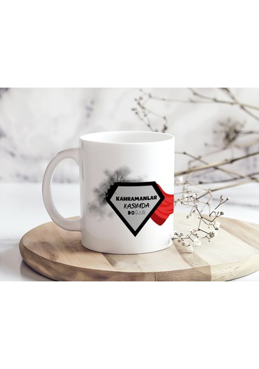 Kahramanlar Kasımda Doğar Yazılı Doğum Günü Kupa Bardak Kırmızı Pelerin Tasarımlı Erkek Hediye Beyaz