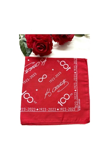 Herşey Nota Kırmızı Atatürk Silüetli Ve Imzalı Pamuk Kumaş Fular Çok Renkli