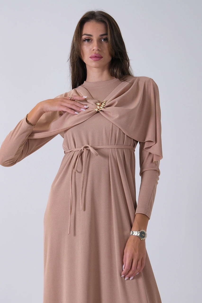 Feminist Bej Bisiklet Yaka Kendinden Şal Detaylı Broşlu Bel Bağlamalı Elbise 4571580.55 Bej