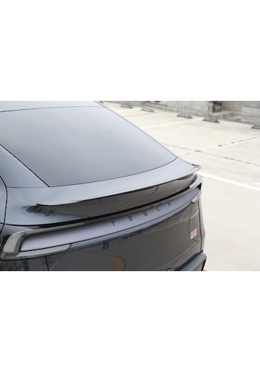 Tesla Model Y Junıper Pianoblack Spoiler 2025+