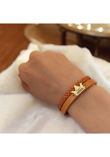 Archin Ayşe İsmine Özel Taç Motifli 14 Ayar Altın Plakalı Kahverengi Derili Hediye Bileklik-467isim Ayşe