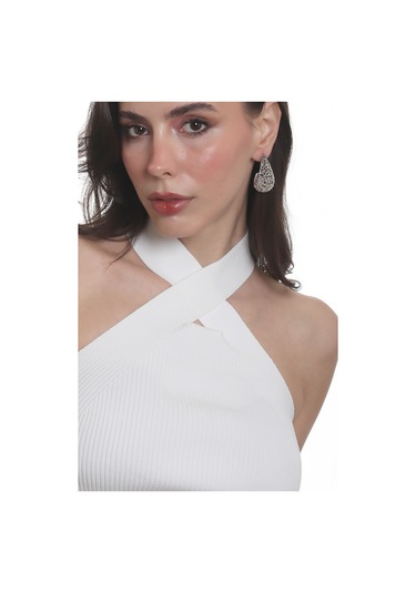 Labalaba Kadın Telkari Görünümlü Çiçek Motifli Çivili Model Damla Formlu Küpe - Lak Gümüş Altın