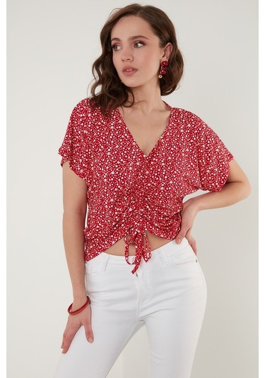Lela Desenli Önü Büzgülü V Yaka Crop Bayan Bluz 5864486Y4 Kırmızı