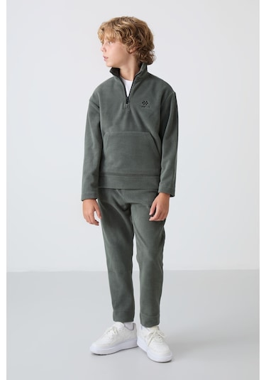 Tommy Life Haki Kalın Yumuşak Dokulu Standart Fit Nakışlı Polar Erkek Çocuk Eşofman Takım - 11218 Haki Tommy Life Haki Kalın Yumuşak Dokulu Standart Fit Nakışlı Polar Erkek Çocuk Eşofman Takım - 11218 Haki