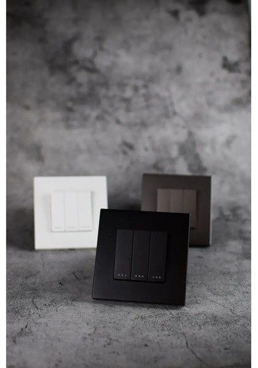 Vo'stabl Üçlü Anahtar Siyah Plastik Arka Işıklı Olmayan 154091723