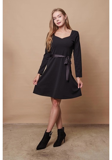 Kadın Likralı Krep Kumaş Kalp Yakalı Uzun Kol Eteği Kiloş Elbise-siyah Siyah