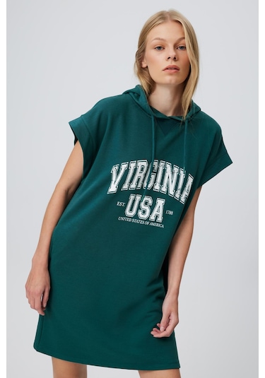 BASKILI KAPÜŞONLU ELBİSE PETROL YEŞİLİ Petrol Yeşili