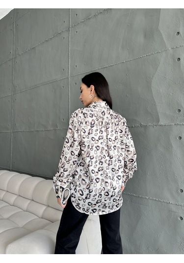 Kadın Oversize Ekru Renk Kahve Öpücük Detaylı Saten Gömlek-kahve Kahve