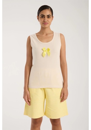 Giyim Kadın Beyaz Kurdele Detaylı Sarı Çizgili Şortlu Pijama Takımı Beyaz