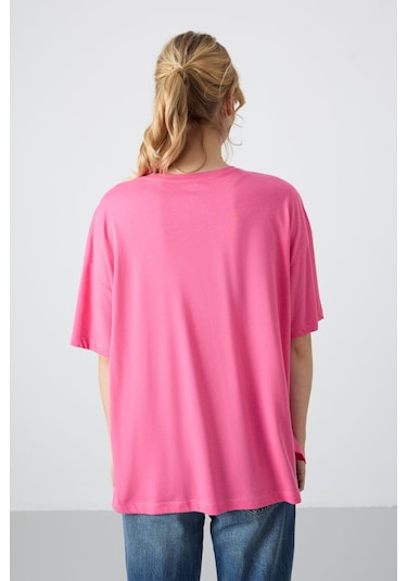Tommy Life Şeker Pembe Penye Modal Yumuşak Tuşeli Oversize Fit Basic Kadın T-shirt- 97285 Şeker Pembe