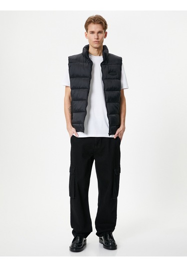 Koton Şişme Yelek Kolsuz Fermuarlı Dik Yaka Etiket Baskılı Cep Detaylı Siyah 4sam20023hw Siyah