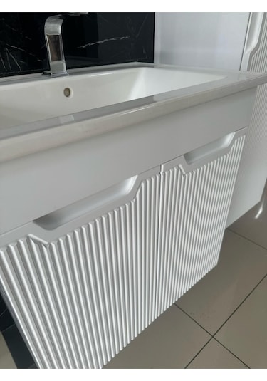 Noce Aynalı Cnc İşlemeli Membran Kapaklı Banyo Dolabı 65 CM Beyaz