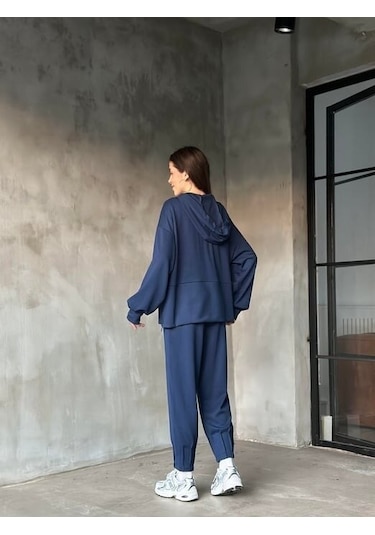 Kadın Oversize Fermuarlı Kapüşonlu Sweatshirt Pileli Paça Tesettüre Uygun Spor Şık Eşofman Takımı Lacivert Kadın Oversize Fermuarlı Kapüşonlu Sweatshirt Pileli Paça Tesettüre Uygun Spor Şık Eşofman Takımı Lacivert