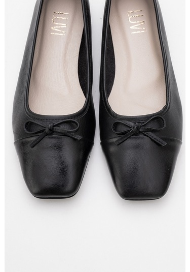 Romy Siyah-siyah Cilt Hakiki Deri Küt Burunlu Fiyonklu Kadın Babet Ayakkabı Siyah