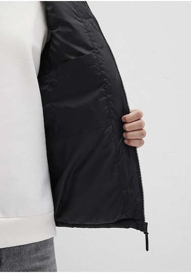 Mavi Kapüşonlu Şişme Siyah Erkek Yelek M0110604-71379 Siyah