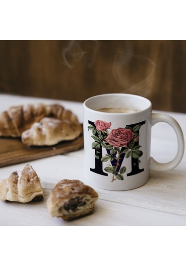 M Baş Harf Kırmızı Güller İle Sarılı Bardak 330 Ml Kişiye Özel Çiçekli Hediye Beyaz