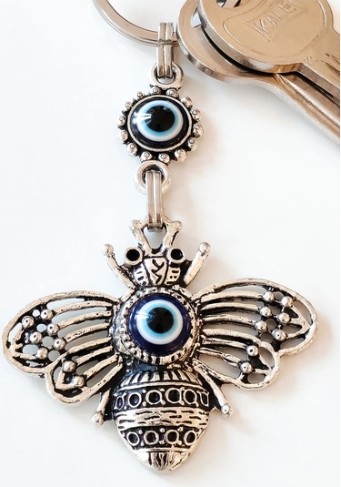 Moncuk Design Nazar Boncuklu İşlemeli Metal Arı Anahtarlık