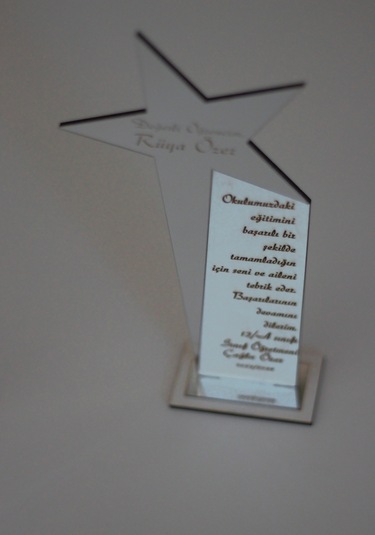 Mezuniyet Hatırası Plaket Tasarım Kişiye Özel İsim Yazılı Altın