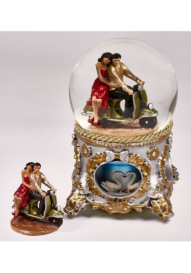 Kar Küresi Antik Klasik Büyük 120 Mm El Boyaması,müzikli Kendinden Üflemeli, Vespalı Sevgili Çift