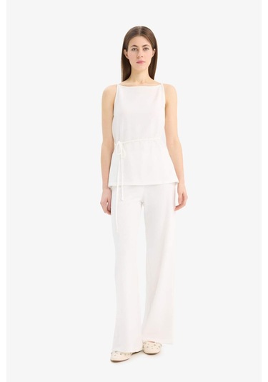 DeFacto Regular Fit Kayık Yaka Bağcıklı Pike Kolsuz Bluz E5778AX25SPWT47 DeFacto Regular Fit Kayık Yaka Bağcıklı Pike Kolsuz Bluz E5778AX25SPWT47