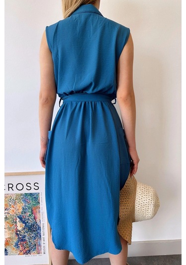 Kadın İndigo Kalın Askılı, Kruvaze Yaka, Düz Desen, Aerobin Yırtmaçlı, Kemerli Midi Elbise Indigo