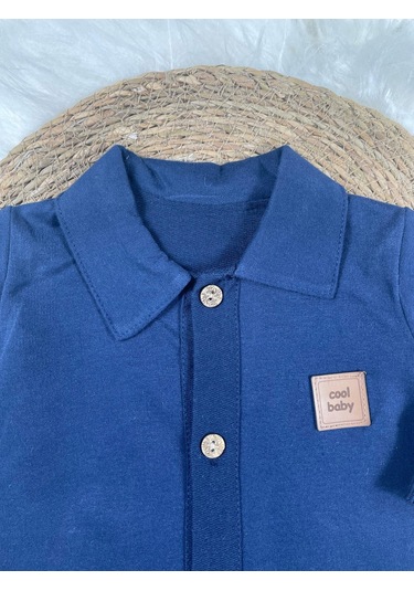 Gömlek Yaka Önden Düğmeli Arma Detaylı Erkek Bebek Tulum Lacivert