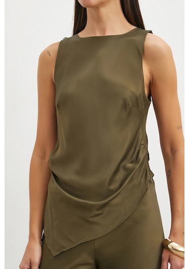 Uterpe Asimetrik Kesim Kolsuz Bluz Yeşil