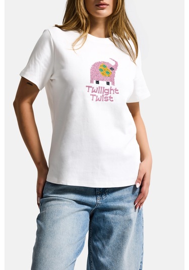 Itsbasic Kadın Beyaz Renk W5 Nakış Detaylı Oversize Tasarım T-shirt