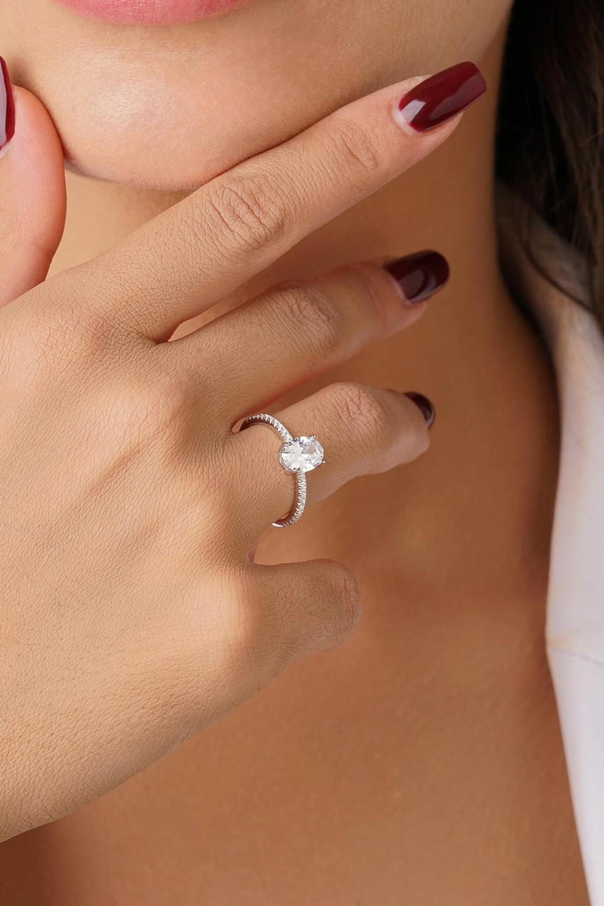 14 Ayar Altın Oval Baget Taşlı Yüzük Beyaz Altın