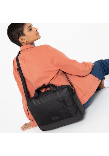 Eastpak Acton Cnnct Coat Omuz Notebook Laptop Çantası Ek42F80W Siyah