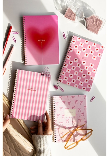 A5 Spiralli Karton Kapak 4'lü Set Kareli Okul Defteri 80 Yaprak - Ders Programlı Pembe Kurdele Kalp