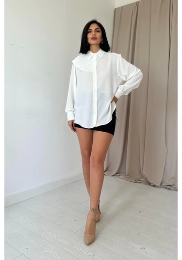 Beyaz Pilise Detaylı Jesica Gömlek Beyaz