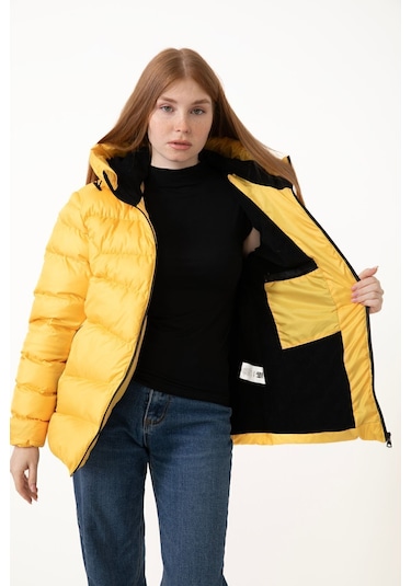 Kadın Sarı Kapüşonlu İçi Polarlı Su Geçirmez Rüzgara Dayanıklı Şişme Mont & Kaban & Parka Sarı