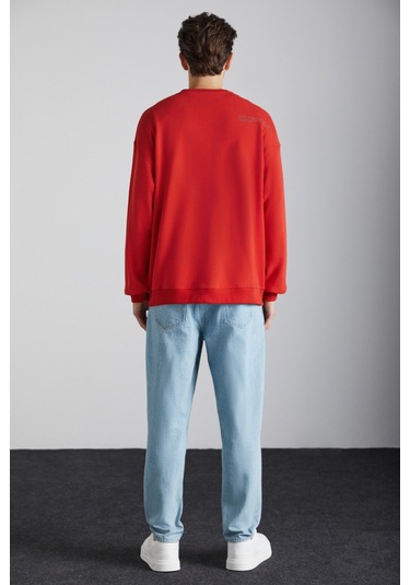 Santıagos Erkek Kangruru Cepli Fermuar Detaylı Arkası Yazı Baskılı Kırmızı Sweatshirt