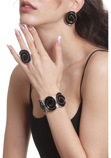 Kadın Gümüş Renk Lak Kaplama Çivili Model Siyah Mineli Küpe &yüzük &bileklik Set Siyah