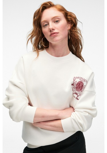 AUDRA Kadın Oversize Yuvarlak Yaka Nakış Detaylı Beyaz Sweatshirt