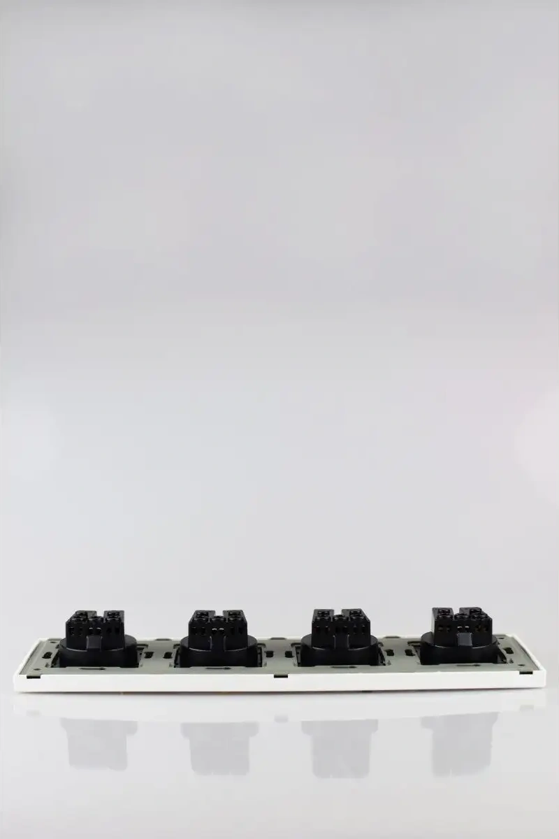 Vo'stabl Emniyet Kilidi Ve Topraklamalı Beyaz Dört Yuvalı Priz 145902632 104