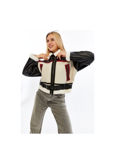 Kadın Beyaz Kürklü Tokalı Crop Mont Beyaz