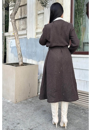 Kahverengi Çift Taraflı Kruvaze Yaka, Kuşaklı, Yumoş Dokulu, Duble Kaşe Uzun Ceket Kahve Kahverengi Çift Taraflı Kruvaze Yaka, Kuşaklı, Yumoş Dokulu, Duble Kaşe Uzun Ceket Kahve