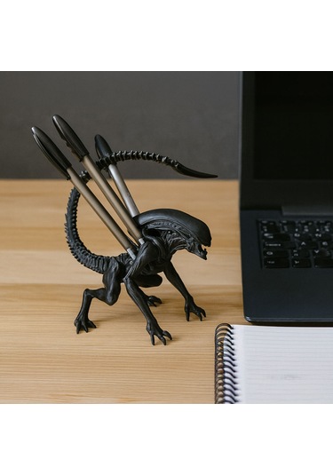Alien Figürlü Kalemlik Siyah