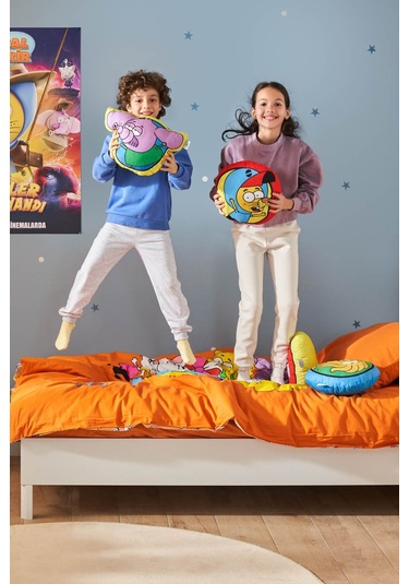 Karaca Home X Kral Şakir Canan Şekilli Kırlent 200.22.11.0350