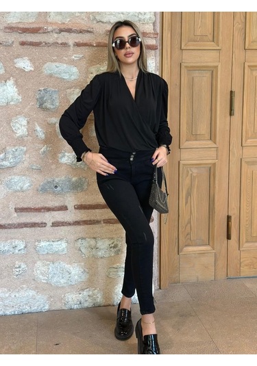 Soonaksesuar Kadın Uzun Kollu Dökümlü Kruvaze Yaka Kol Ucu Gipeli Sandy Bluz Siyah