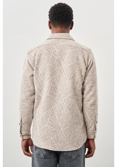 Bej Uzun Kol Kendinden Desenli Gabardin Sert Yaka Kapaklı Cep Pamuklu Classic Comfort Fit Gömlek 1004245167 Bej