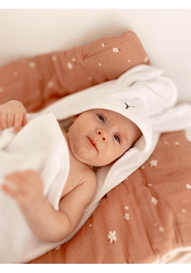 Cigit Kulaklı Tavşan Nakışlı Bebek Banyo Havlusu 75x75 Cm Ekru 75 x 75