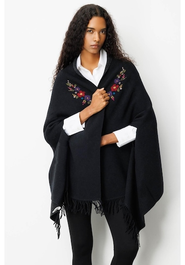Kadın Yakası İşlemeli Koldan Geçmeli Büyük Yün Panço Siyah Siyah