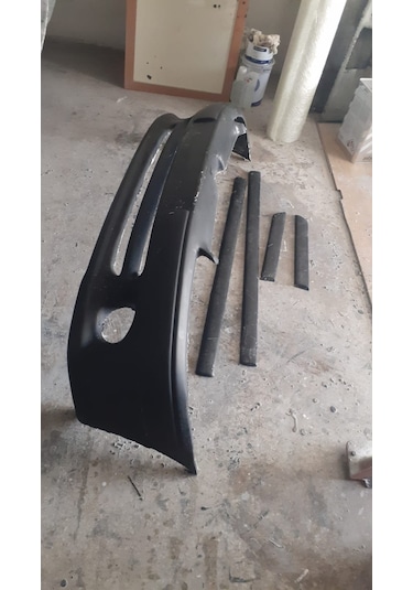 PEUGEOT 106 GTI ÖN TAMPON ( tampon bantlı şekildedir)