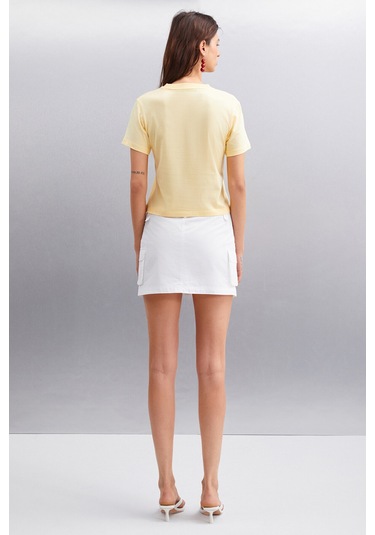 Ivonne Kadın Cocktail Baskı Desenli Kısa Kollu Organik Pamuklu Bisiklet Yaka Crop Sarı T-shirt